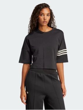 Adidas Originals Neuclassics T-shirt in black with white 3-Stripes on the sleeve